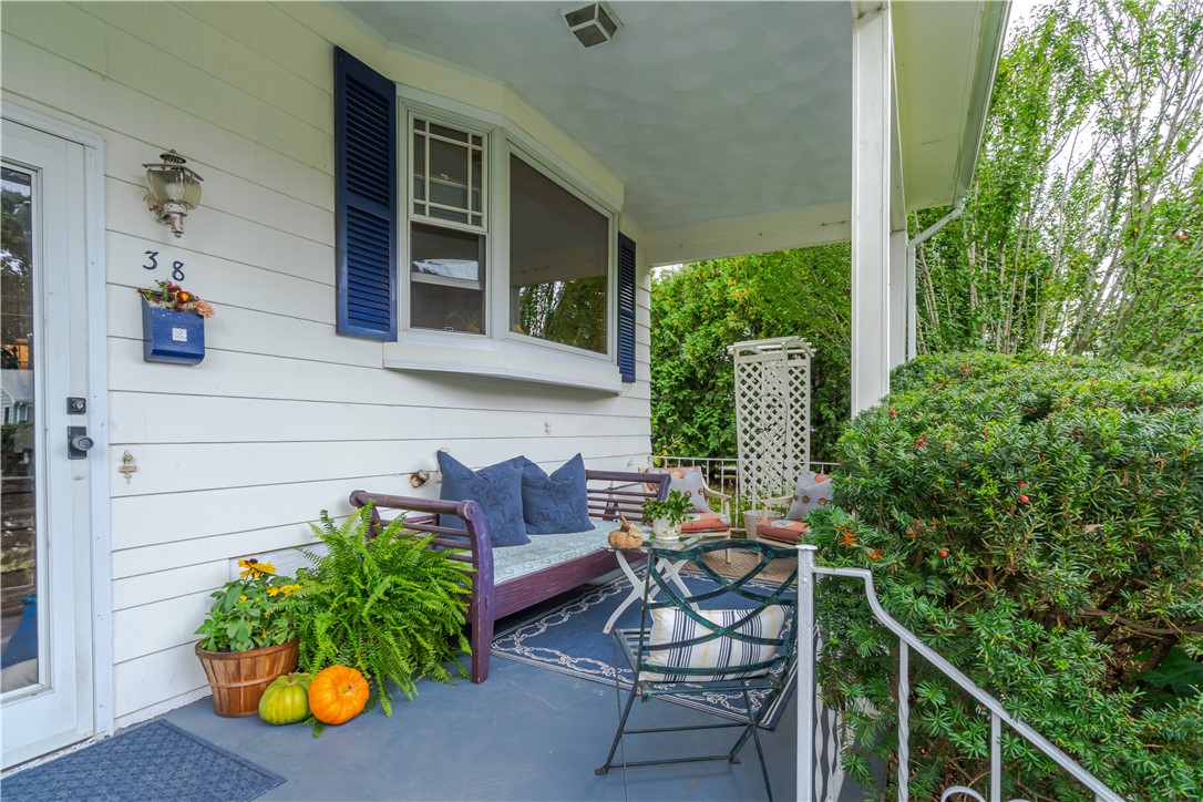 38 Landon Road Warwick, RI 02888 - Photo 9 of 37 Gallery Image 9