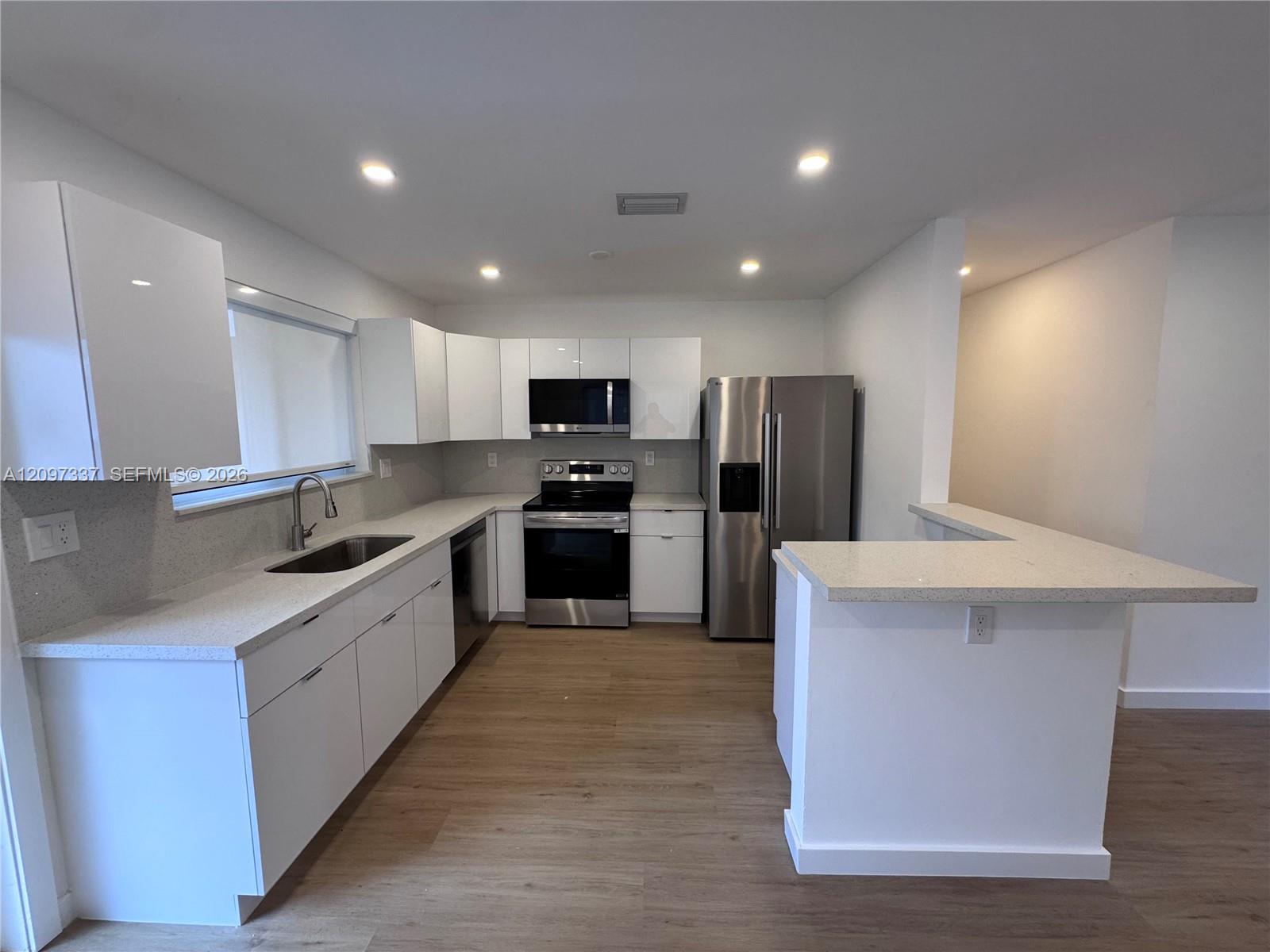 350 Southwest 17th Road, Unit 350 Miami, FL 33129 - Photo 4 of 20 Gallery Image 4