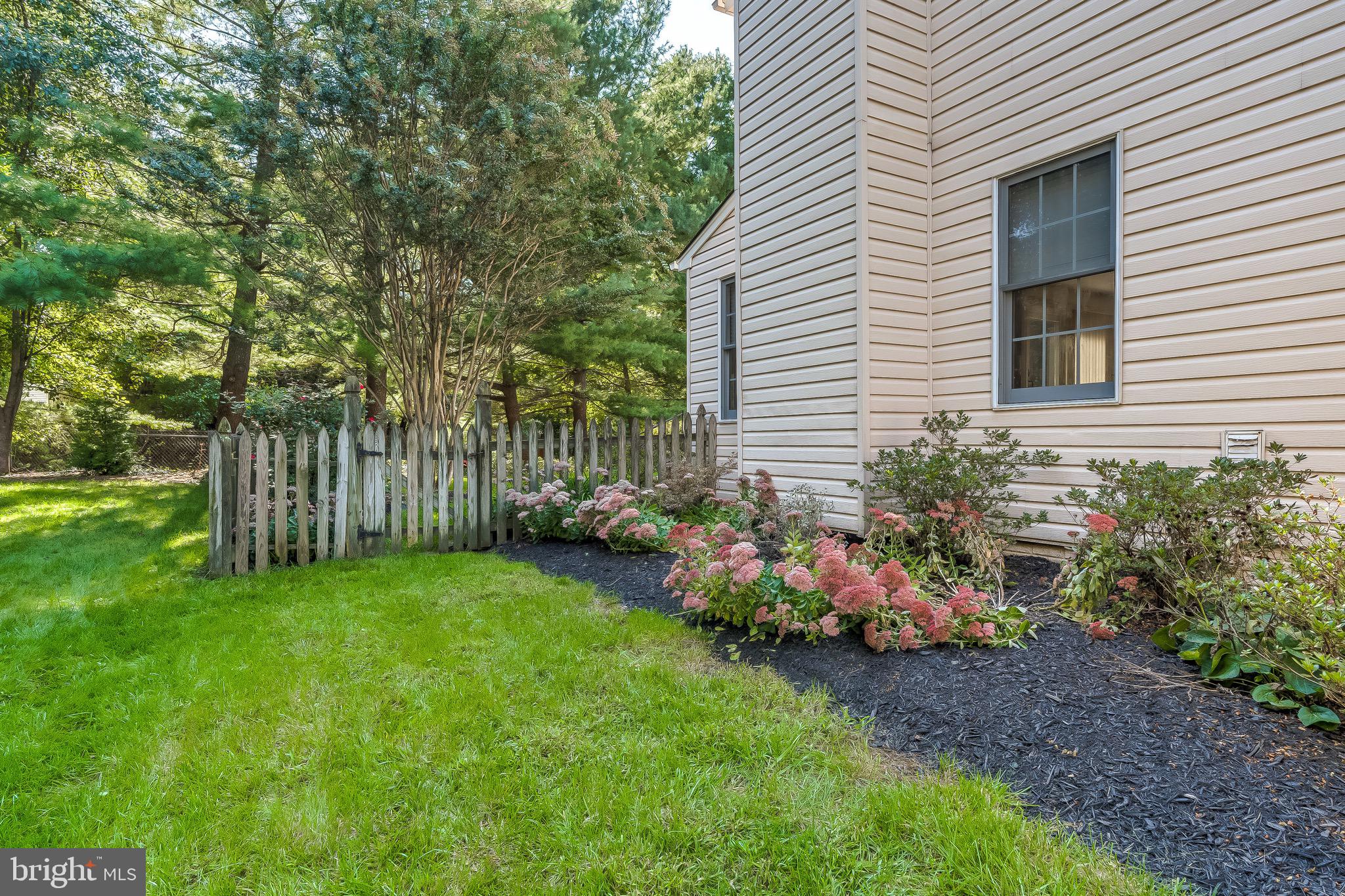 1507 Rochester Court Crofton, MD 21114 - Photo 44 of 55 Side View / Landscaping