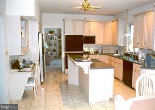 1069 Chapel Forge Court Lancaster, PA 17601 - Photo 4 of 9 Gallery Image 4