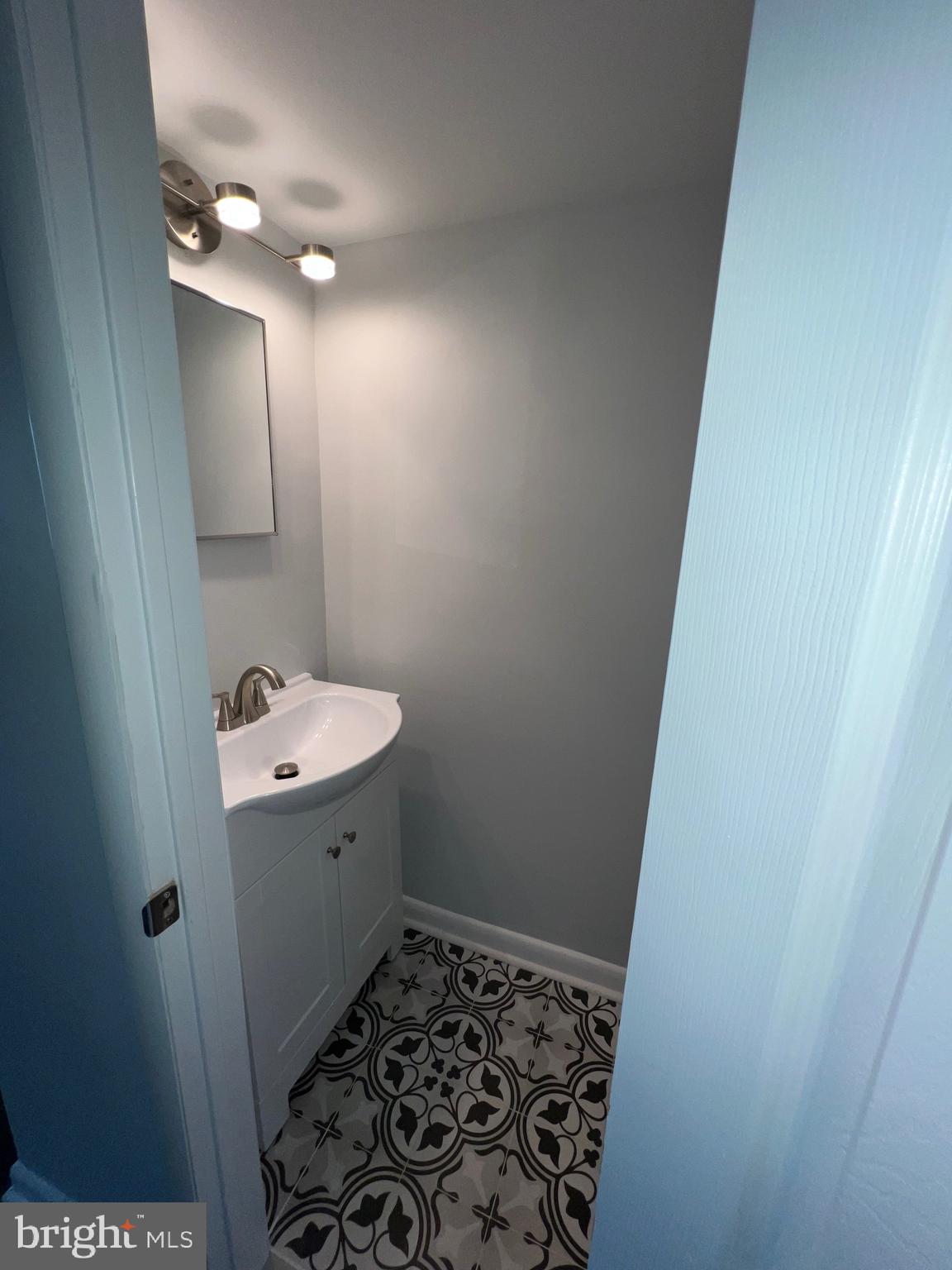 1241 Harshaw Road Brookhaven, PA 19015 - Photo 11 of 36 Hall Bath
