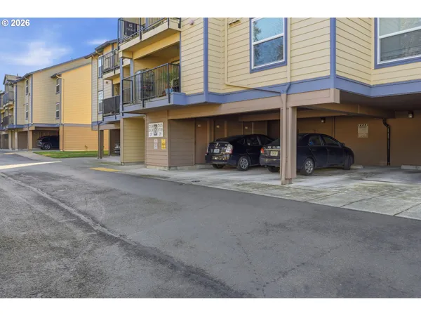 $180,000 | 273 Southeast 162nd Avenue, Portland, OR 97233