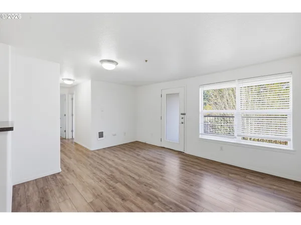 $180,000 | 273 Southeast 162nd Avenue, Portland, OR 97233