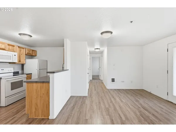$180,000 | 273 Southeast 162nd Avenue, Portland, OR 97233