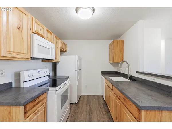 $180,000 | 273 Southeast 162nd Avenue, Portland, OR 97233