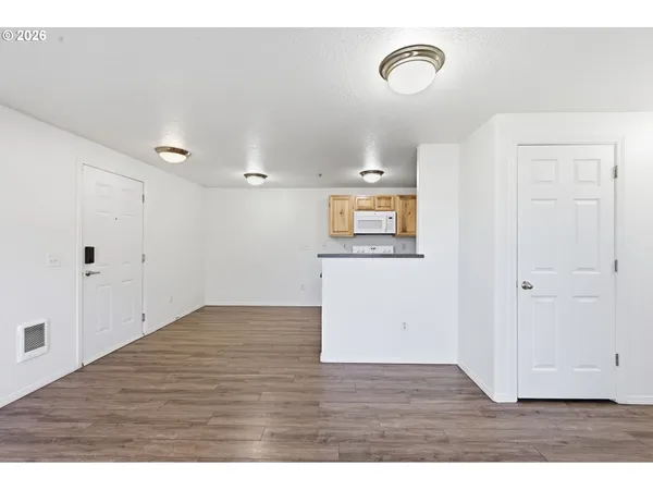 $180,000 | 273 Southeast 162nd Avenue, Portland, OR 97233