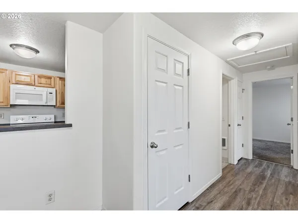 $180,000 | 273 Southeast 162nd Avenue, Portland, OR 97233