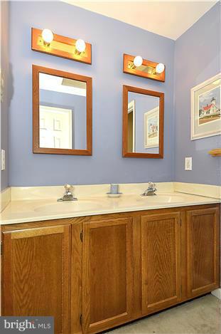 1505 Grace Church Road Silver Spring, MD 20910 - Photo 17 of 29 Bath (Master)