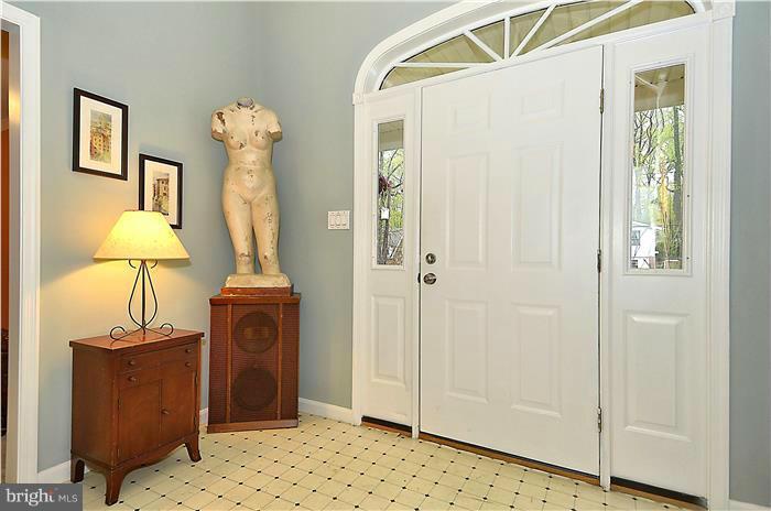 1505 Grace Church Road Silver Spring, MD 20910 - Photo 3 of 29 Interior (General)