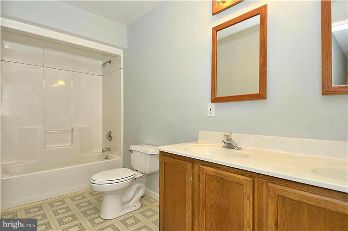 1505 Grace Church Road Silver Spring, MD 20910 - Photo 22 of 29 Bath