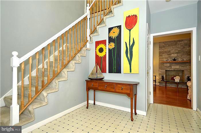 1505 Grace Church Road Silver Spring, MD 20910 - Photo 4 of 29 Interior (General)