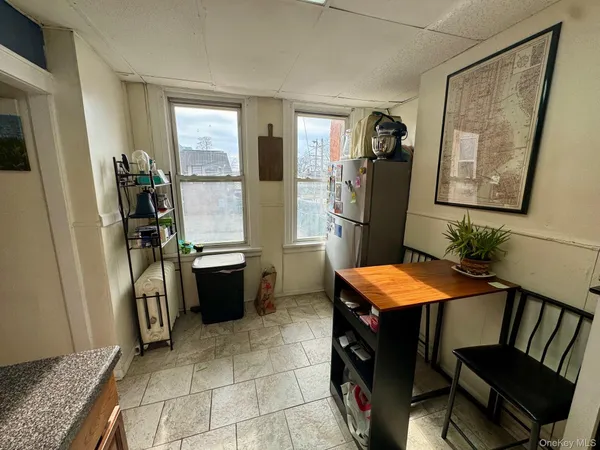 $1,875 | 342 Broadway, Unit REAR, Lynbrook, NY 11563