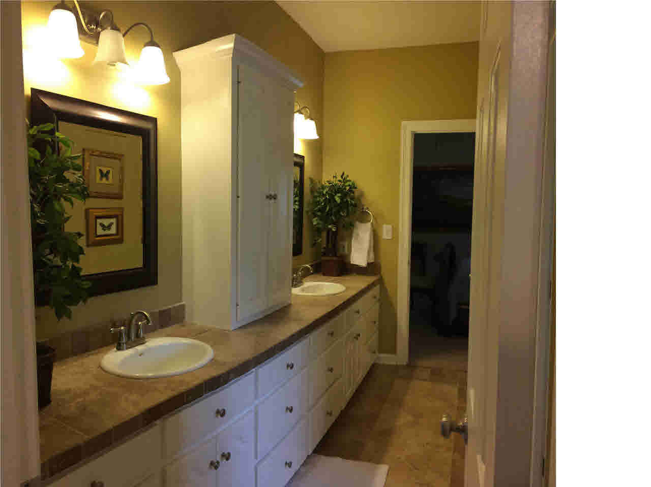 215 Fox Run Road Brandon, MS 39047 - Photo 12 of 12 Guest Bathroom