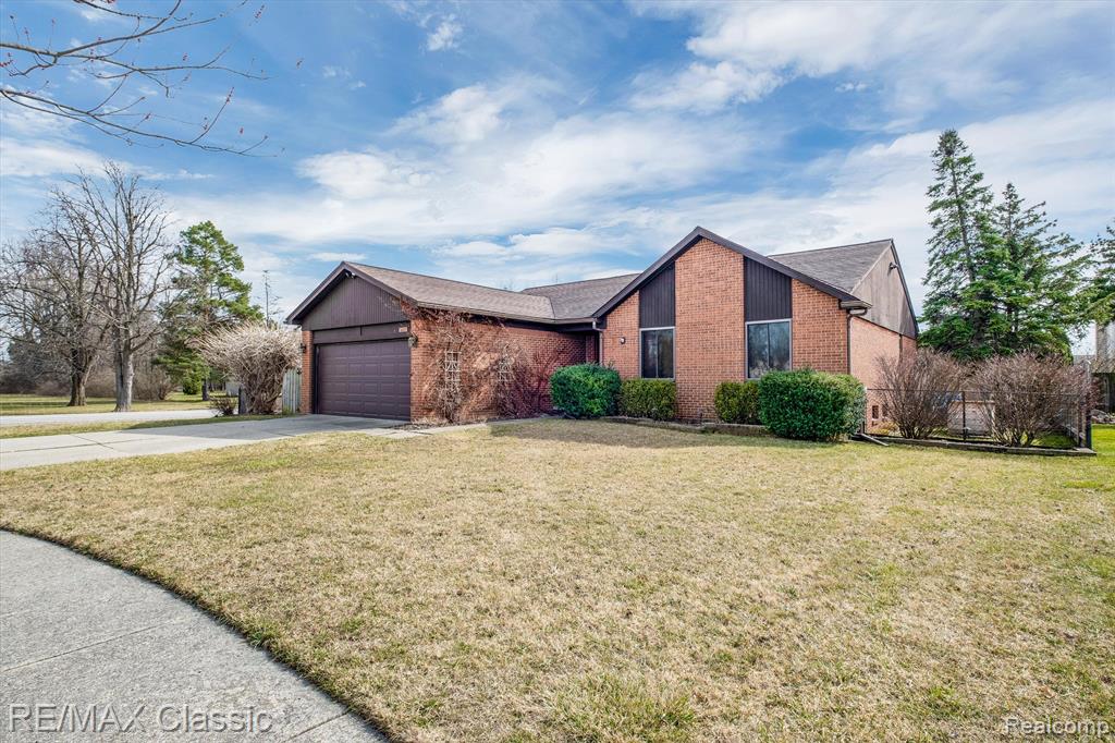 15872 Summit Court Macomb, MI 48044 - Photo 3 of 44 Gallery Image 3