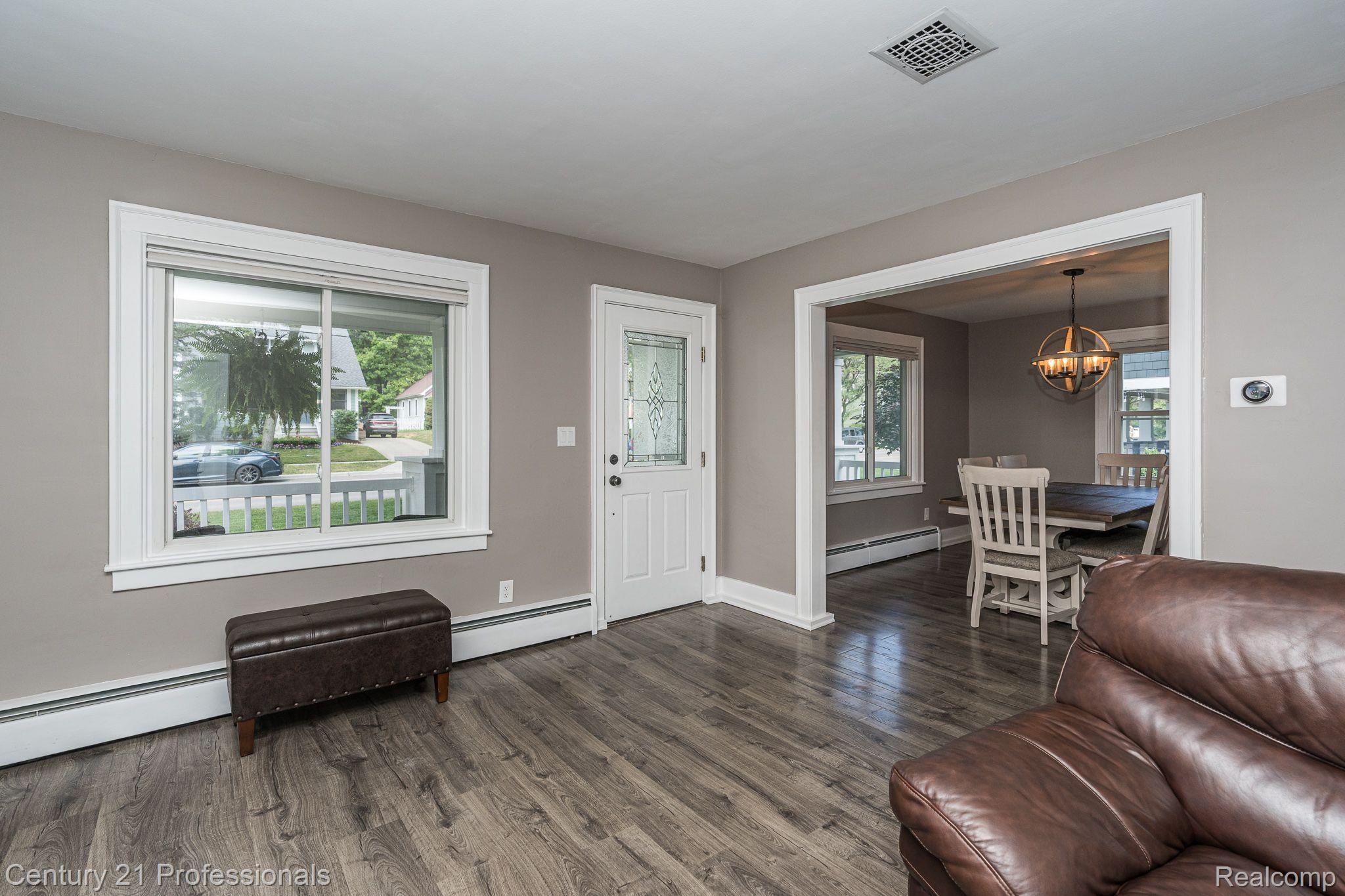 746 Ludlow Avenue Rochester, MI 48307 - Photo 10 of 34 Living room view into dining room