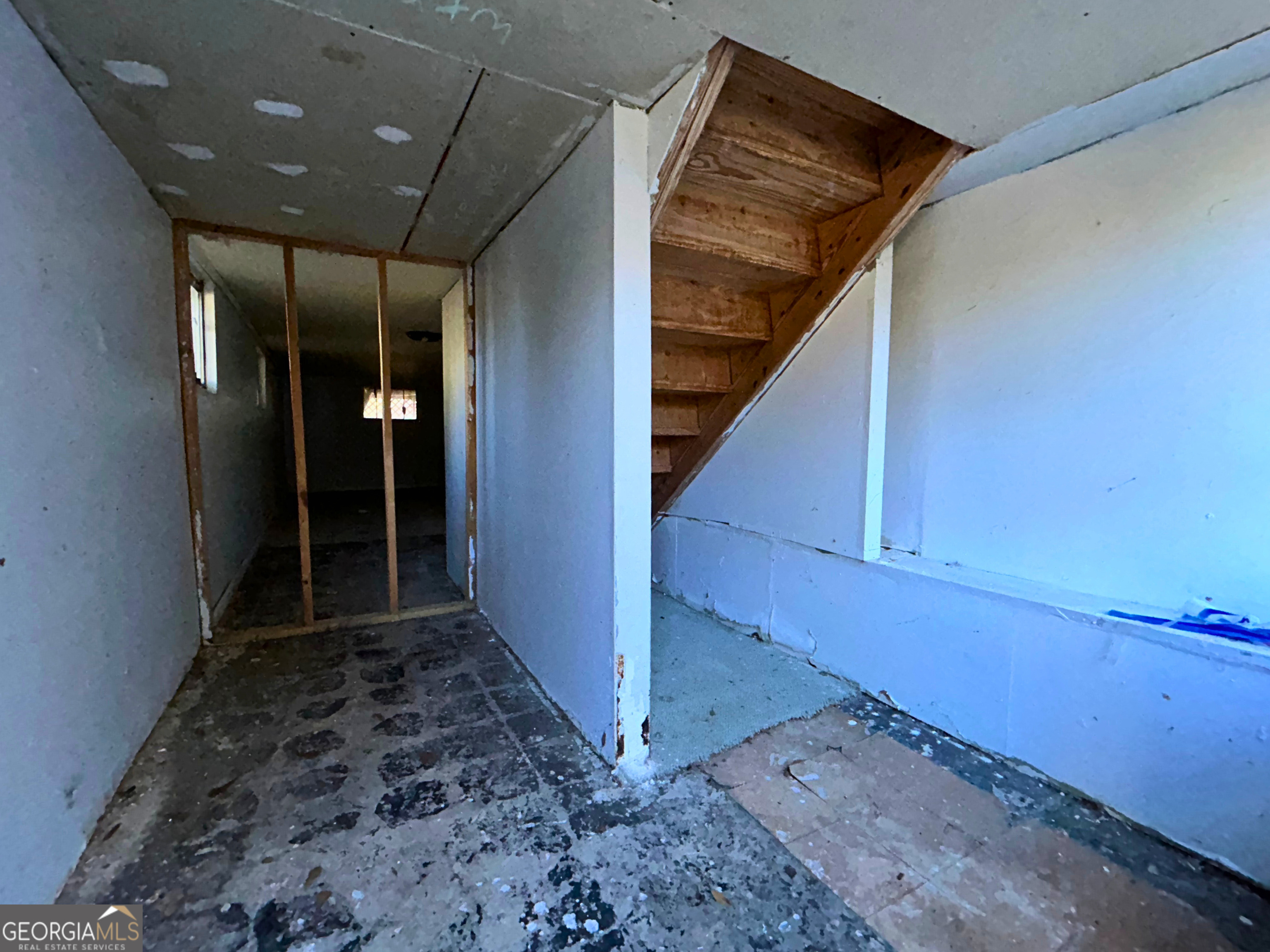 806 Magnolia Drive Macon, GA 31217 - Photo 21 of 25 a view of entryway