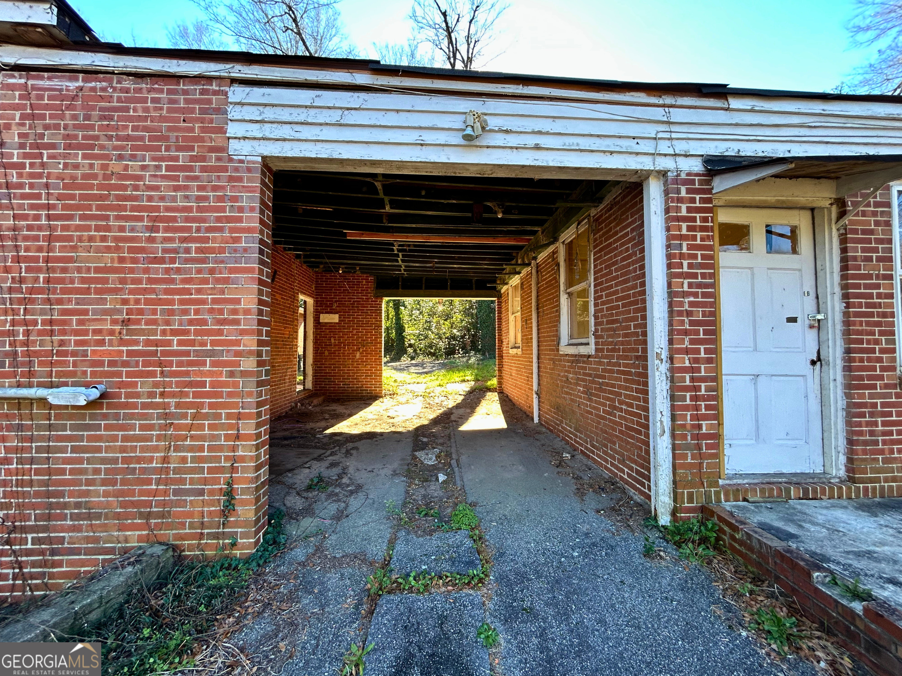 806 Magnolia Drive Macon, GA 31217 - Photo 4 of 25 a view of backyard with cabin