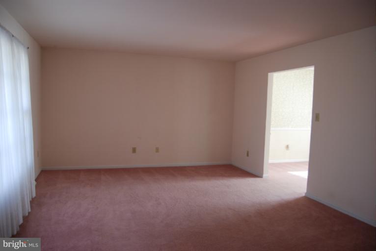 106 Frederick Road Stephens City, VA 22655 - Photo 2 of 17 Living Room