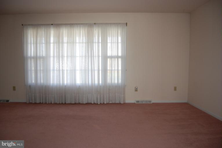 106 Frederick Road Stephens City, VA 22655 - Photo 15 of 17 Living Room