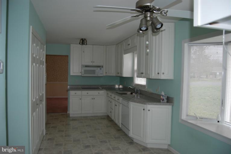 106 Frederick Road Stephens City, VA 22655 - Photo 6 of 17 Kitchen