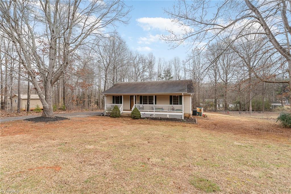 930 Country Place Road Asheboro, NC 27203 - Photo 2 of 28 Gallery Image 2