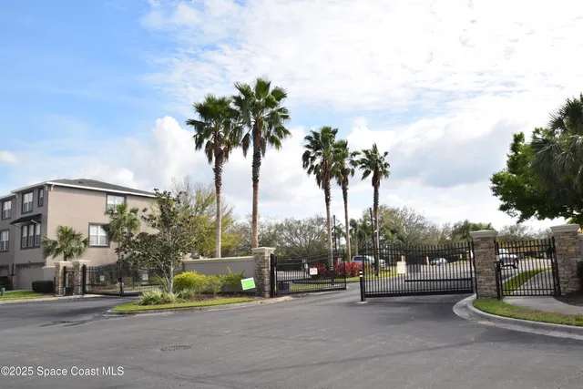 $298,250 | 1327 Salem Orchard Lane, Brandon, FL 33511