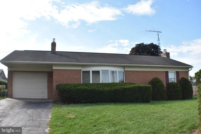 $1,675 | 209 West Avenue, Red Lion, PA 17356