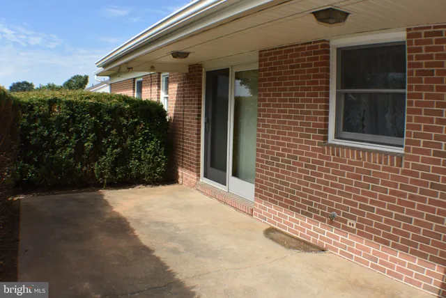 $1,675 | 209 West Avenue, Red Lion, PA 17356