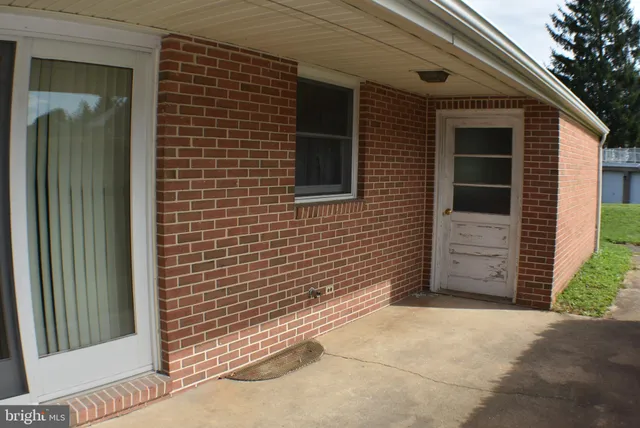 $1,675 | 209 West Avenue, Red Lion, PA 17356