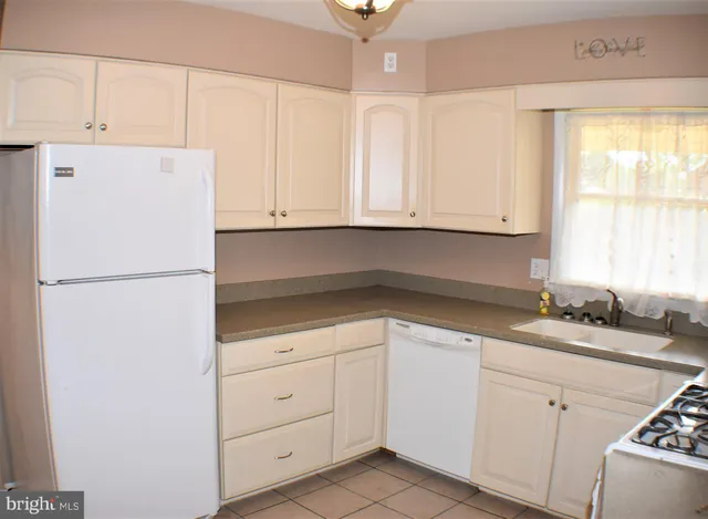 $1,675 | 209 West Avenue, Red Lion, PA 17356