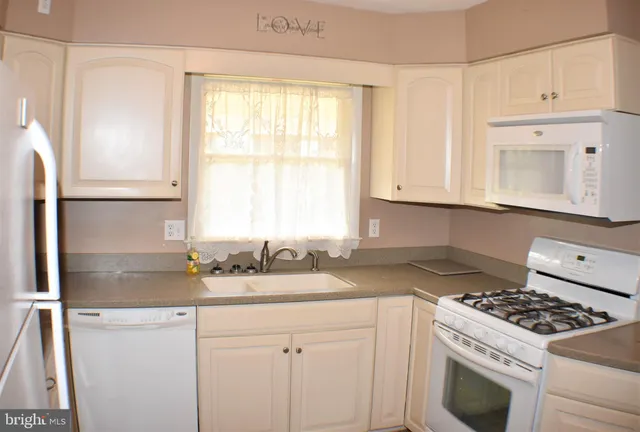 $1,675 | 209 West Avenue, Red Lion, PA 17356