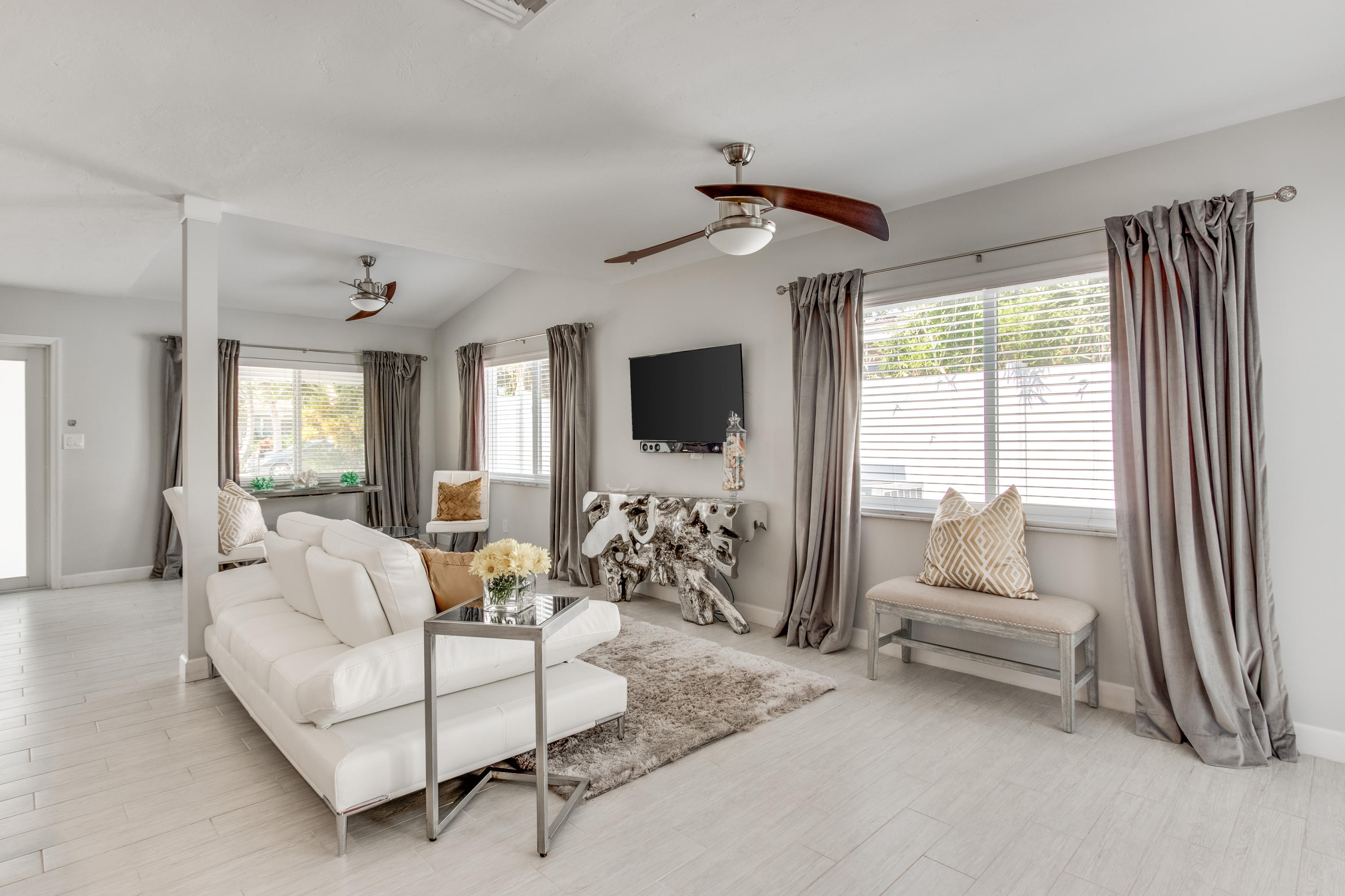351 Southwest 2nd Street Boca Raton, FL 33432 - Photo 7 of 37 Living Room