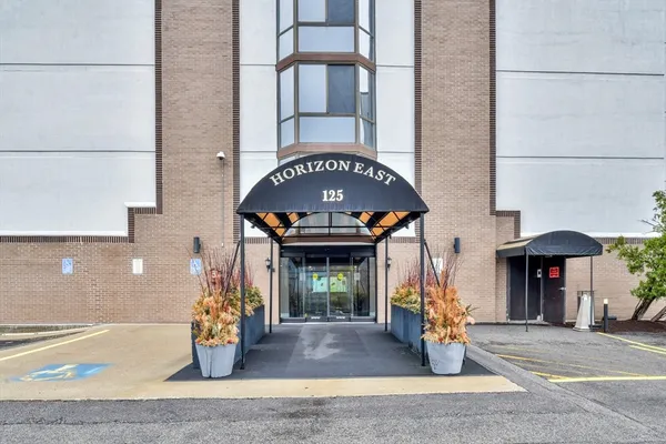 $2,750 | 125 Coolidge Avenue, Unit 308, Watertown, MA 02472
