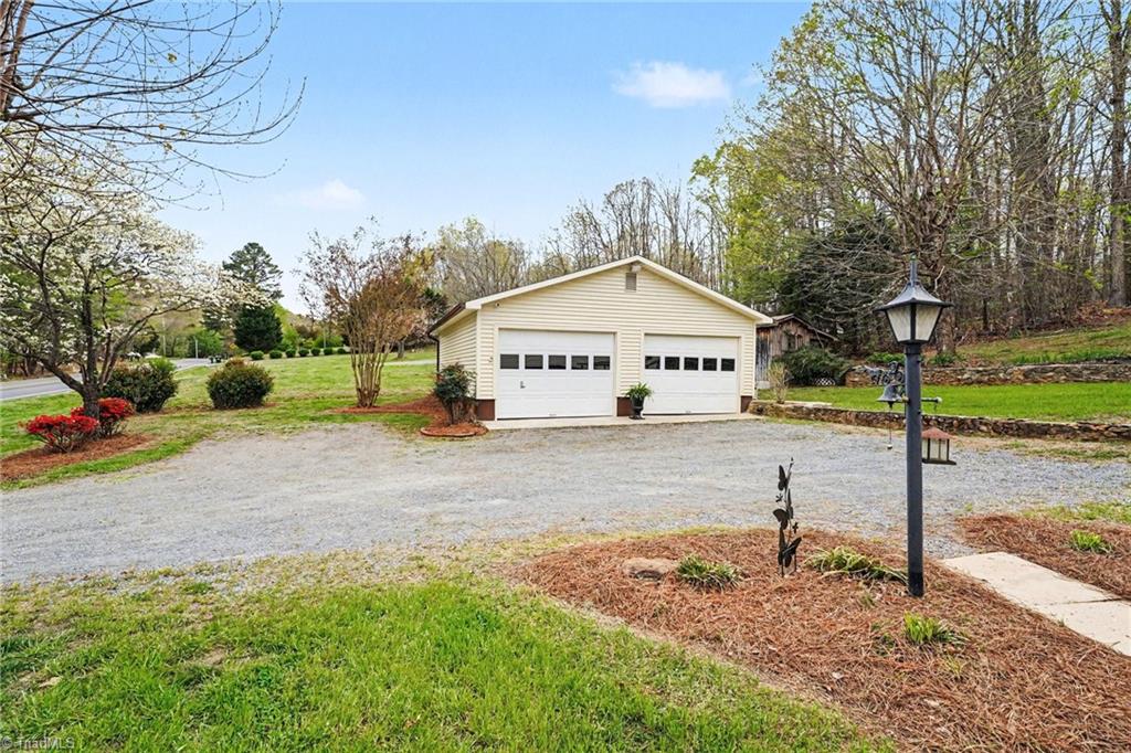 1937 Hoover Hill Road Asheboro, NC 27205 - Photo 5 of 31