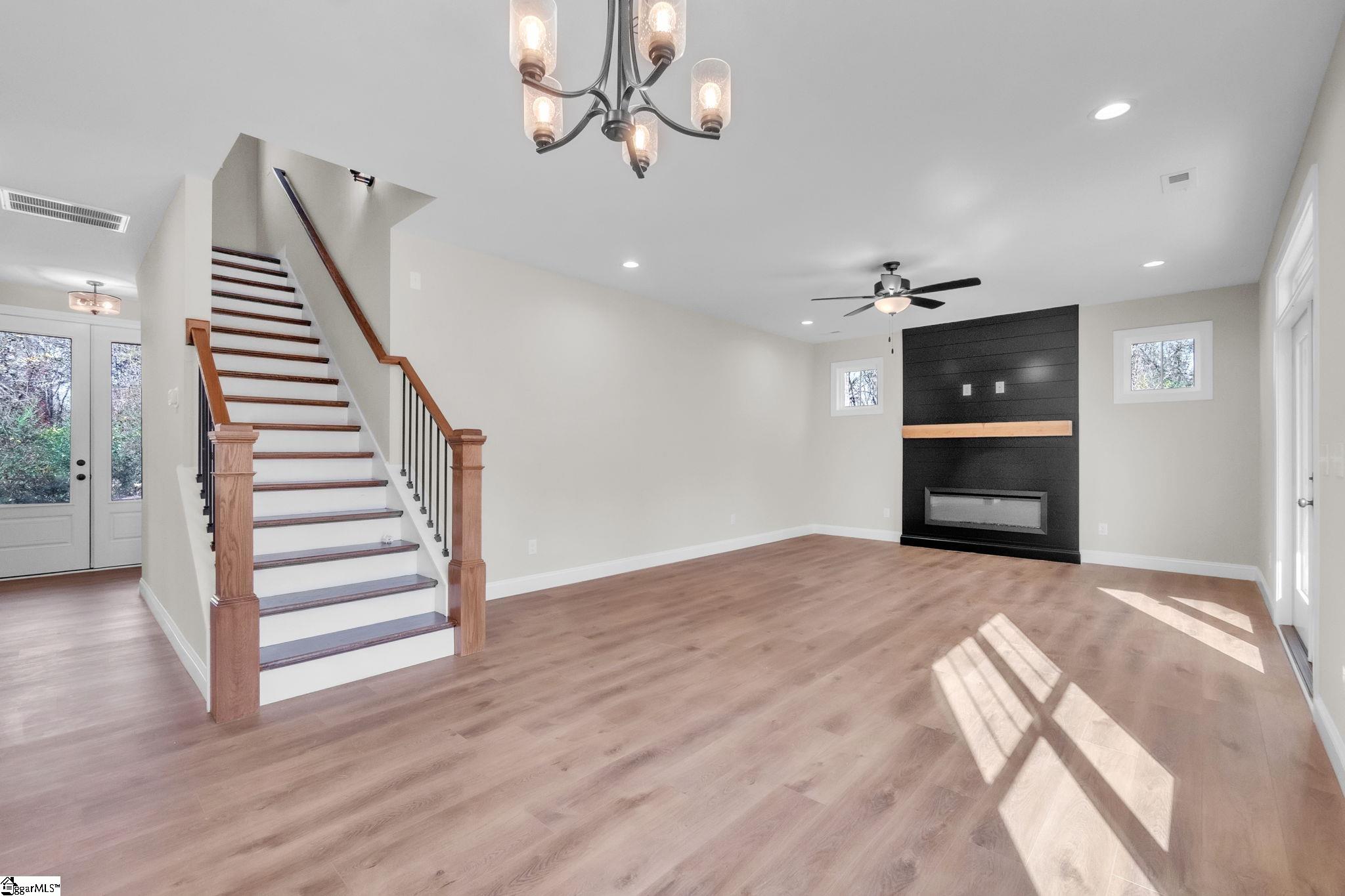 521 Burton Road Greer, SC 29651 - Photo 3 of 33