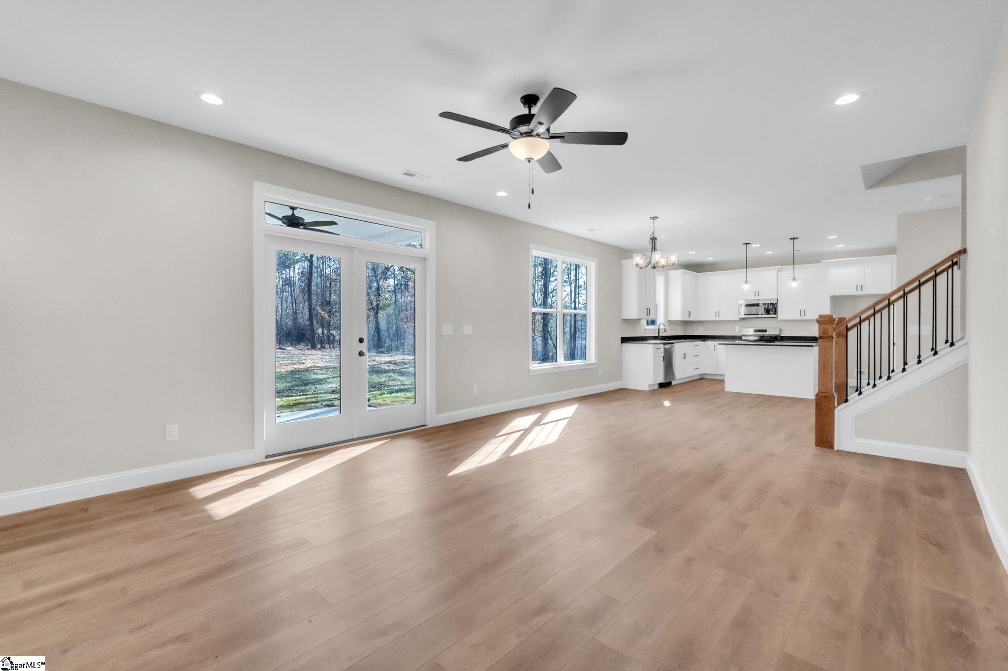 521 Burton Road Greer, SC 29651 - Photo 4 of 33