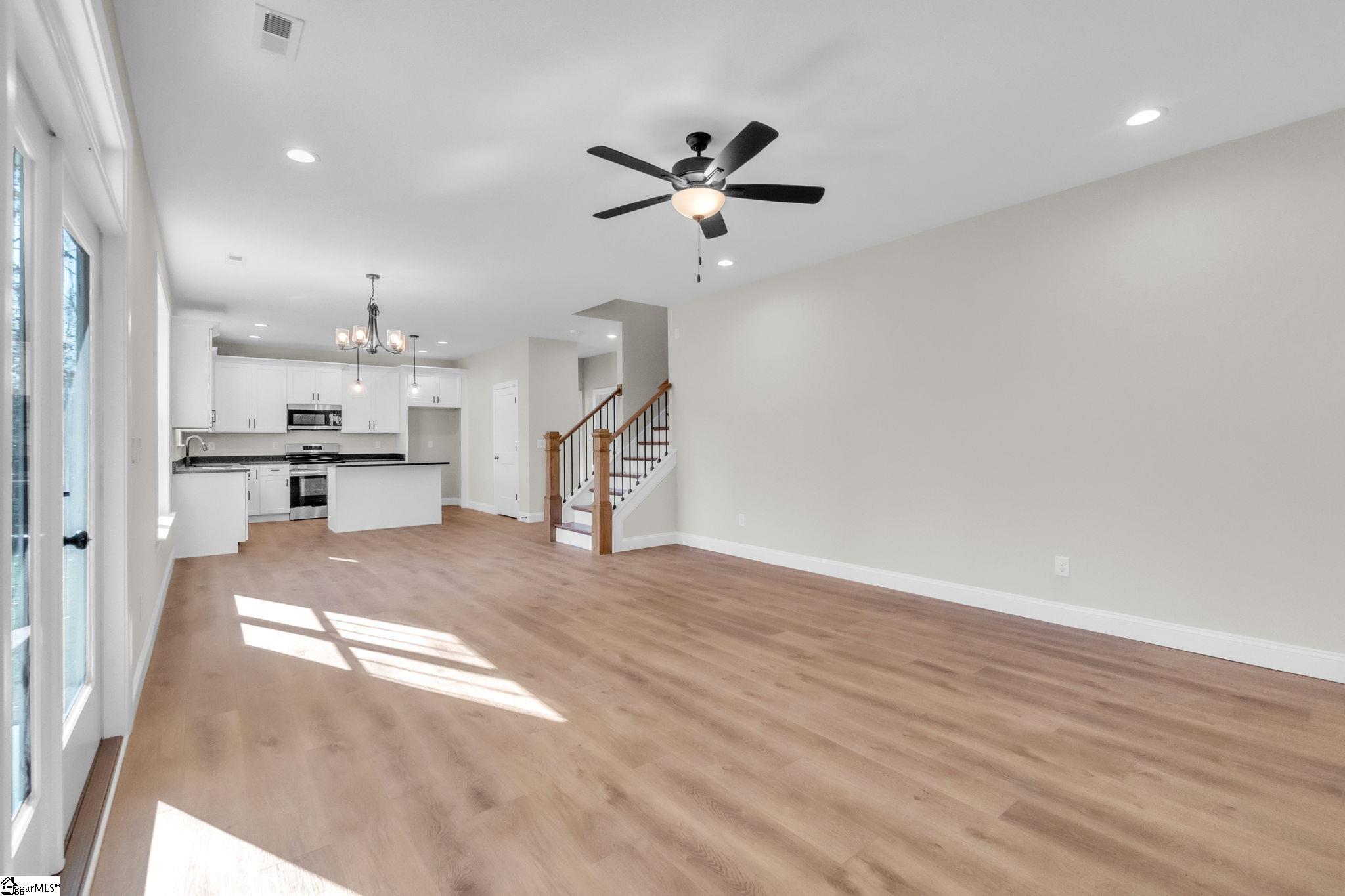 521 Burton Road Greer, SC 29651 - Photo 5 of 33