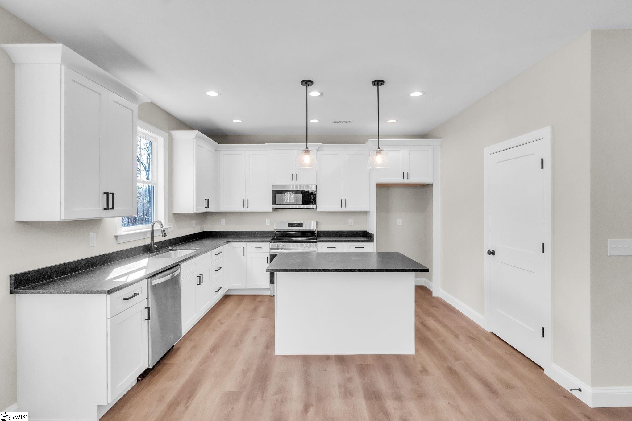 521 Burton Road Greer, SC 29651 - Photo 8 of 33