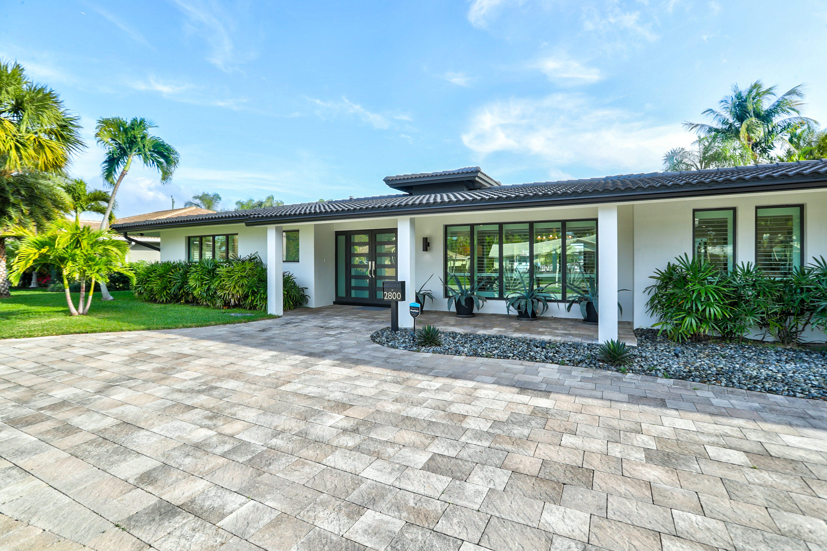2800 Northeast 39th Street Lighthouse Point, FL 33064 - Photo 4 of 82 06_ag6i2541_2_3_4_5