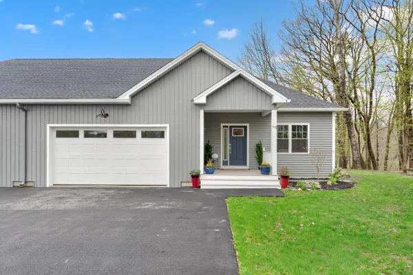 $725,000 | 7 River Oaks Way, Unit 2, Falmouth, ME 04105