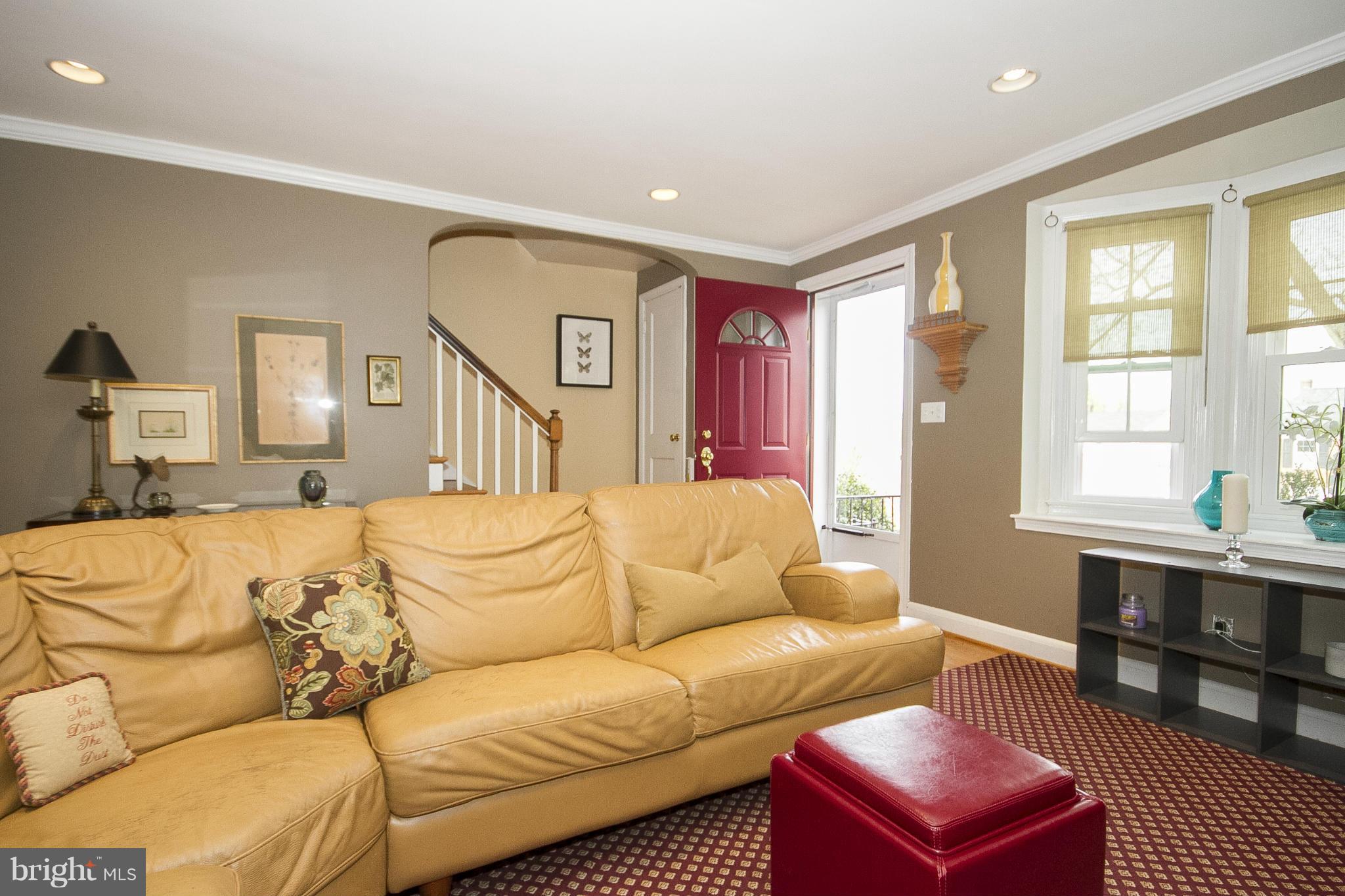 109 Brandon Road Baltimore, MD 21212 - Photo 2 of 21 Living Room