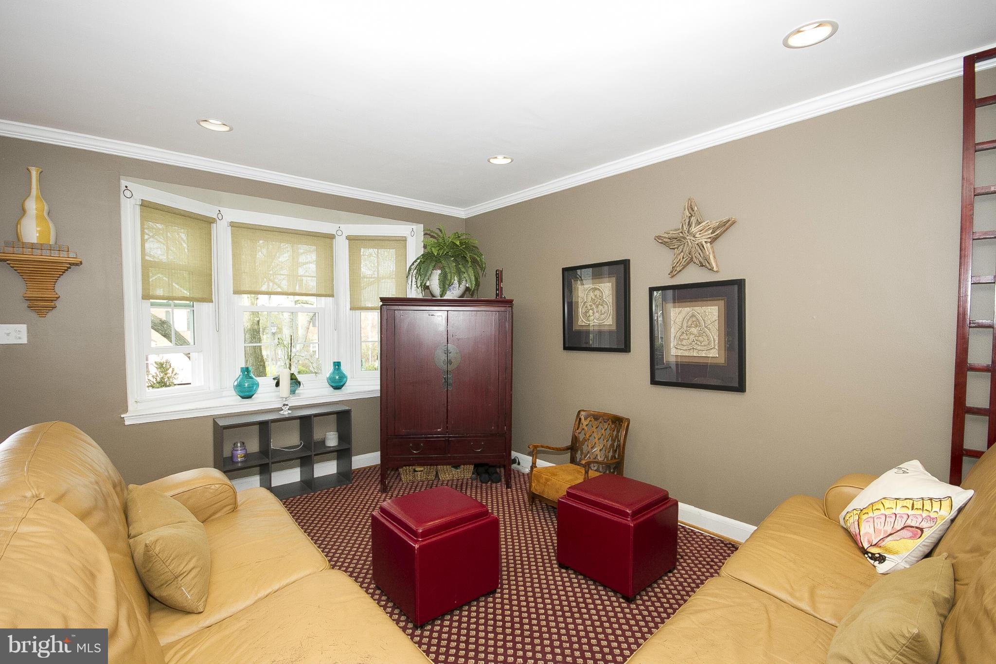109 Brandon Road Baltimore, MD 21212 - Photo 4 of 21 Living Room