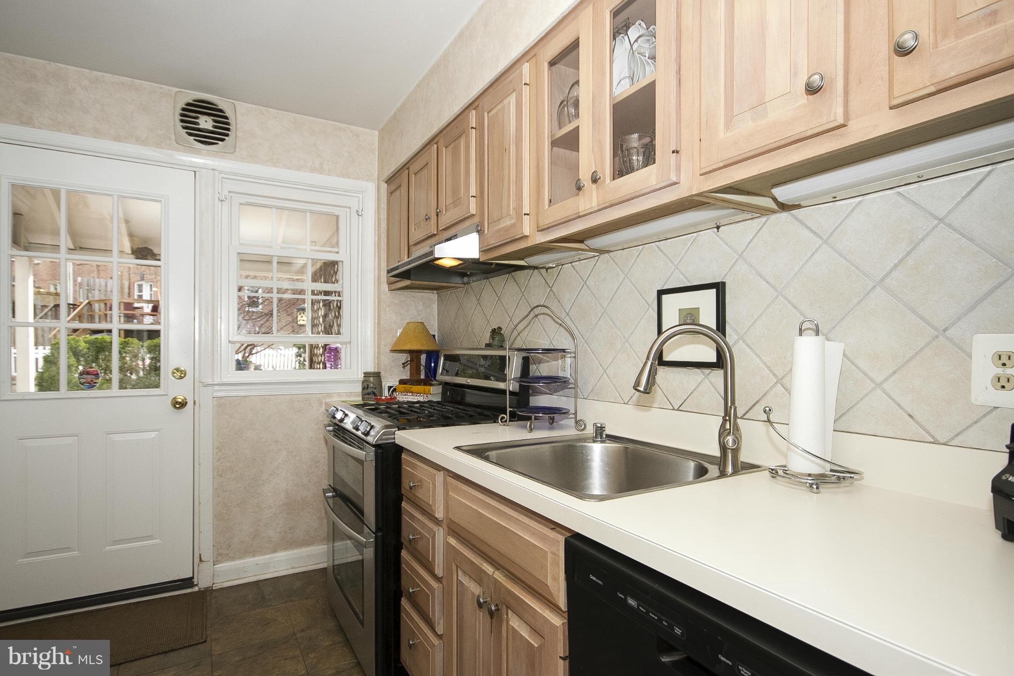 109 Brandon Road Baltimore, MD 21212 - Photo 10 of 21 Kitchen