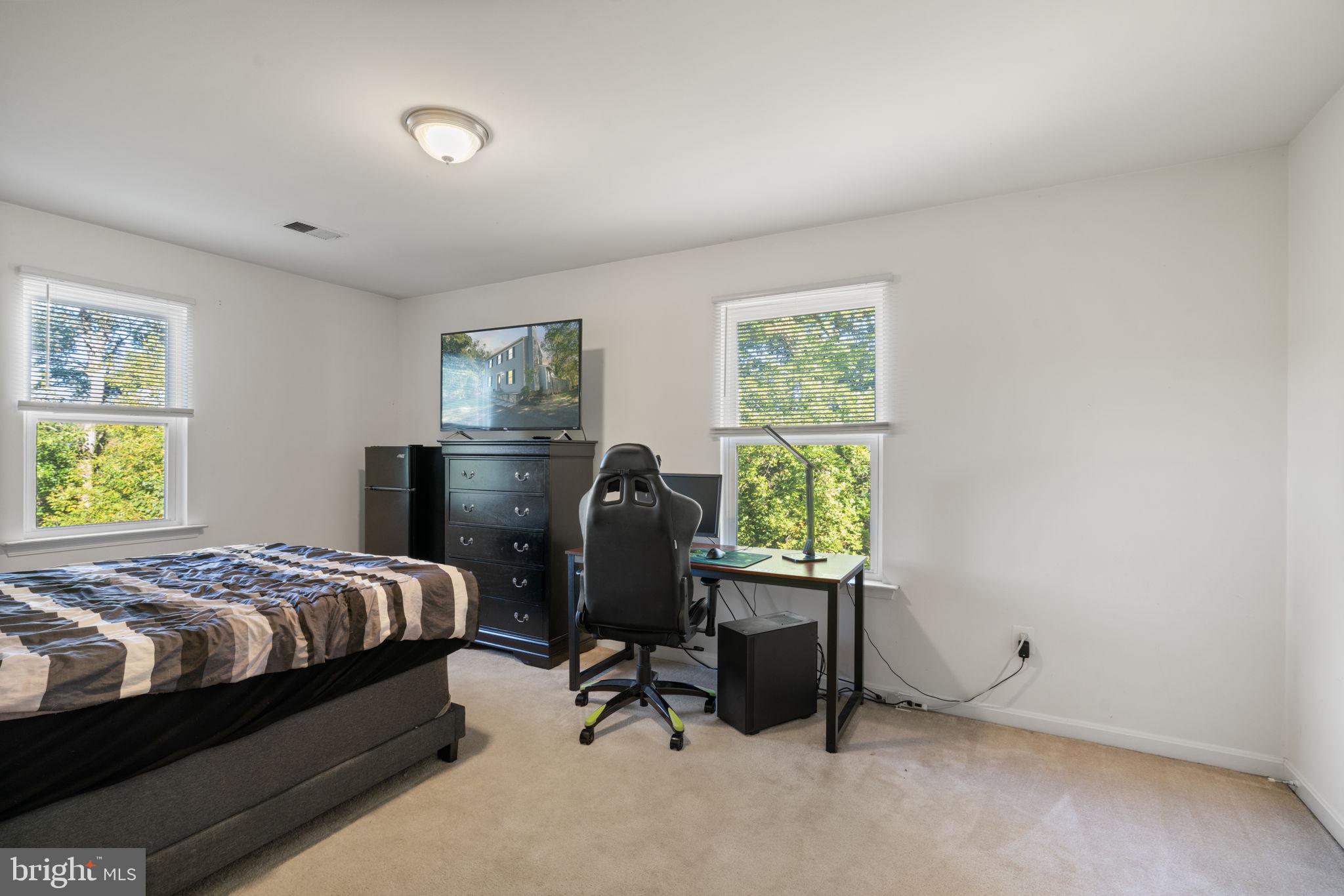 4301 Pleasant Valley Road Chantilly, VA 20151 - Photo 16 of 28 Upper level bedroom