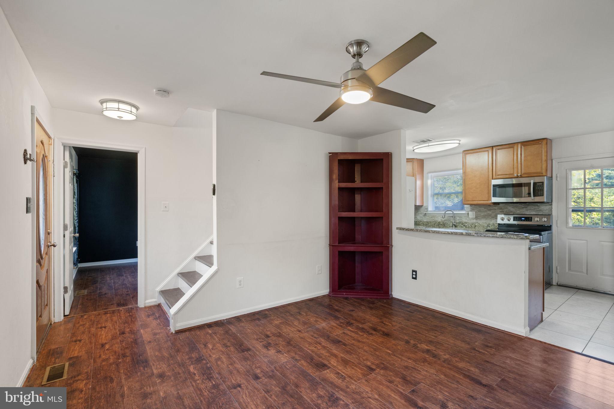 4301 Pleasant Valley Road Chantilly, VA 20151 - Photo 5 of 28