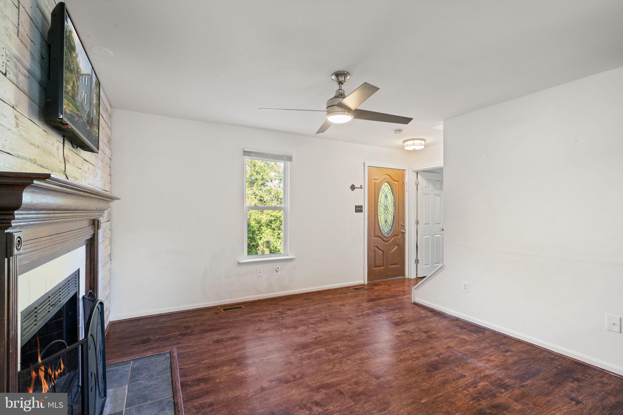 4301 Pleasant Valley Road Chantilly, VA 20151 - Photo 6 of 28