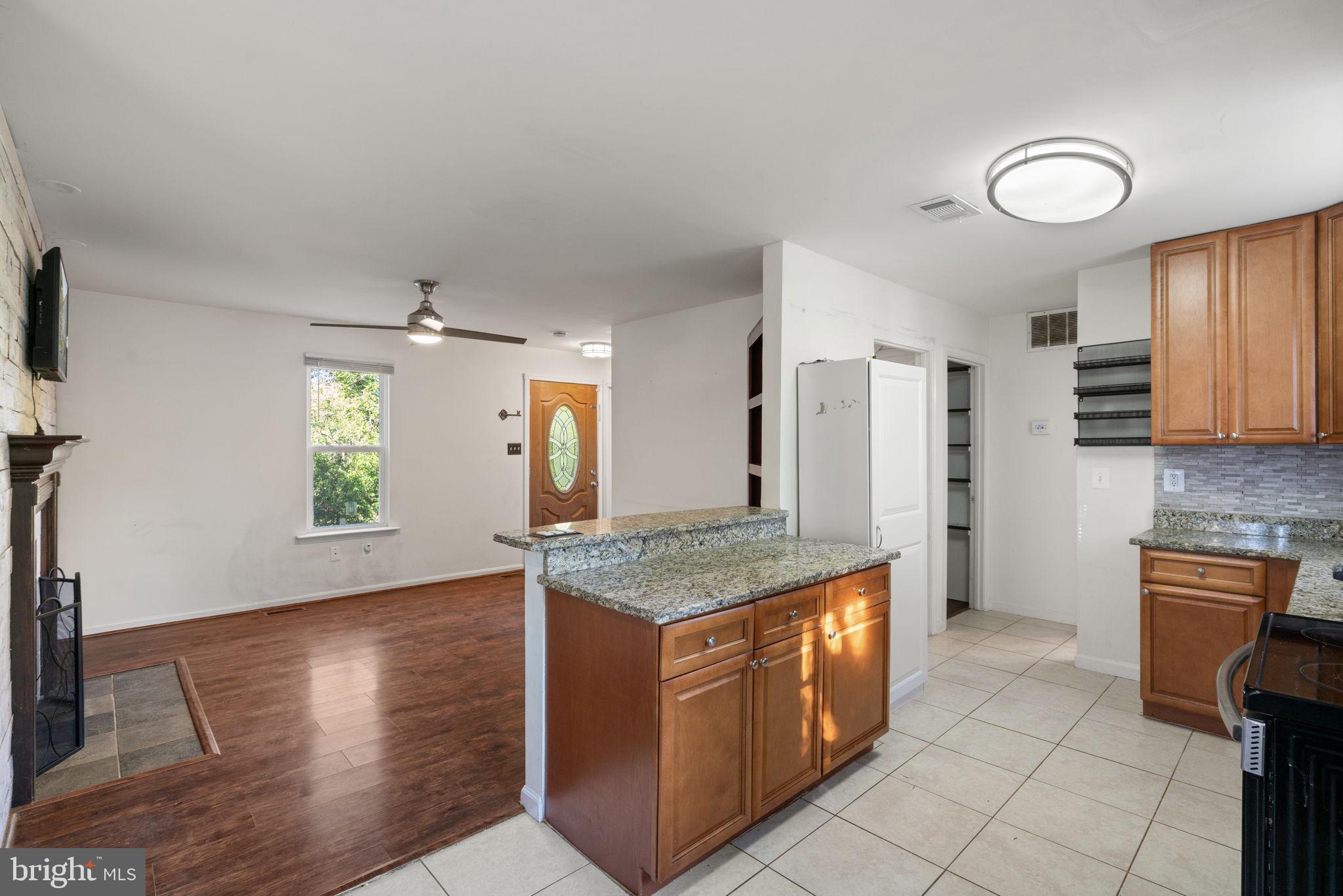4301 Pleasant Valley Road Chantilly, VA 20151 - Photo 7 of 28