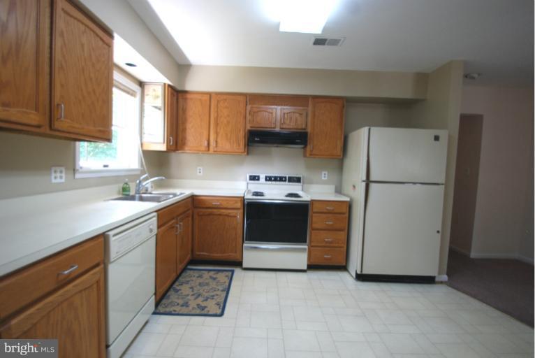 972 Riversedge Circle Annapolis, MD 21401 - Photo 2 of 19 Kitchen