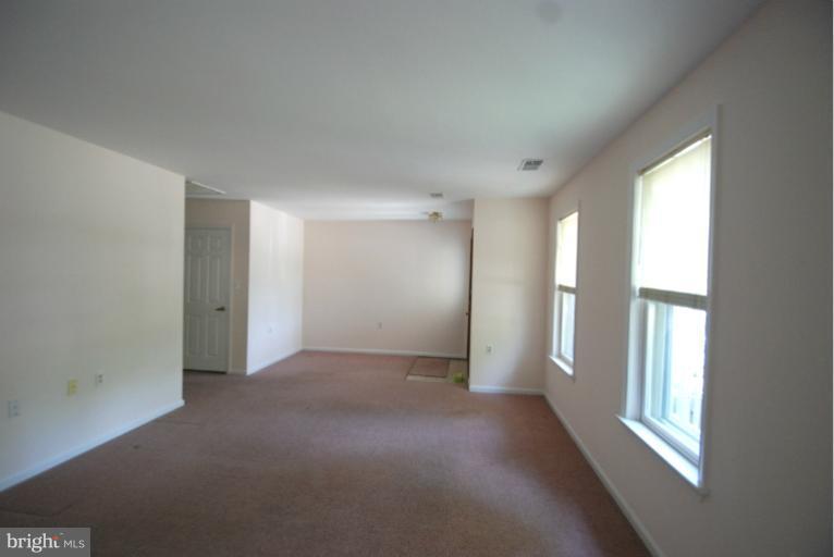972 Riversedge Circle Annapolis, MD 21401 - Photo 10 of 19 Living Room