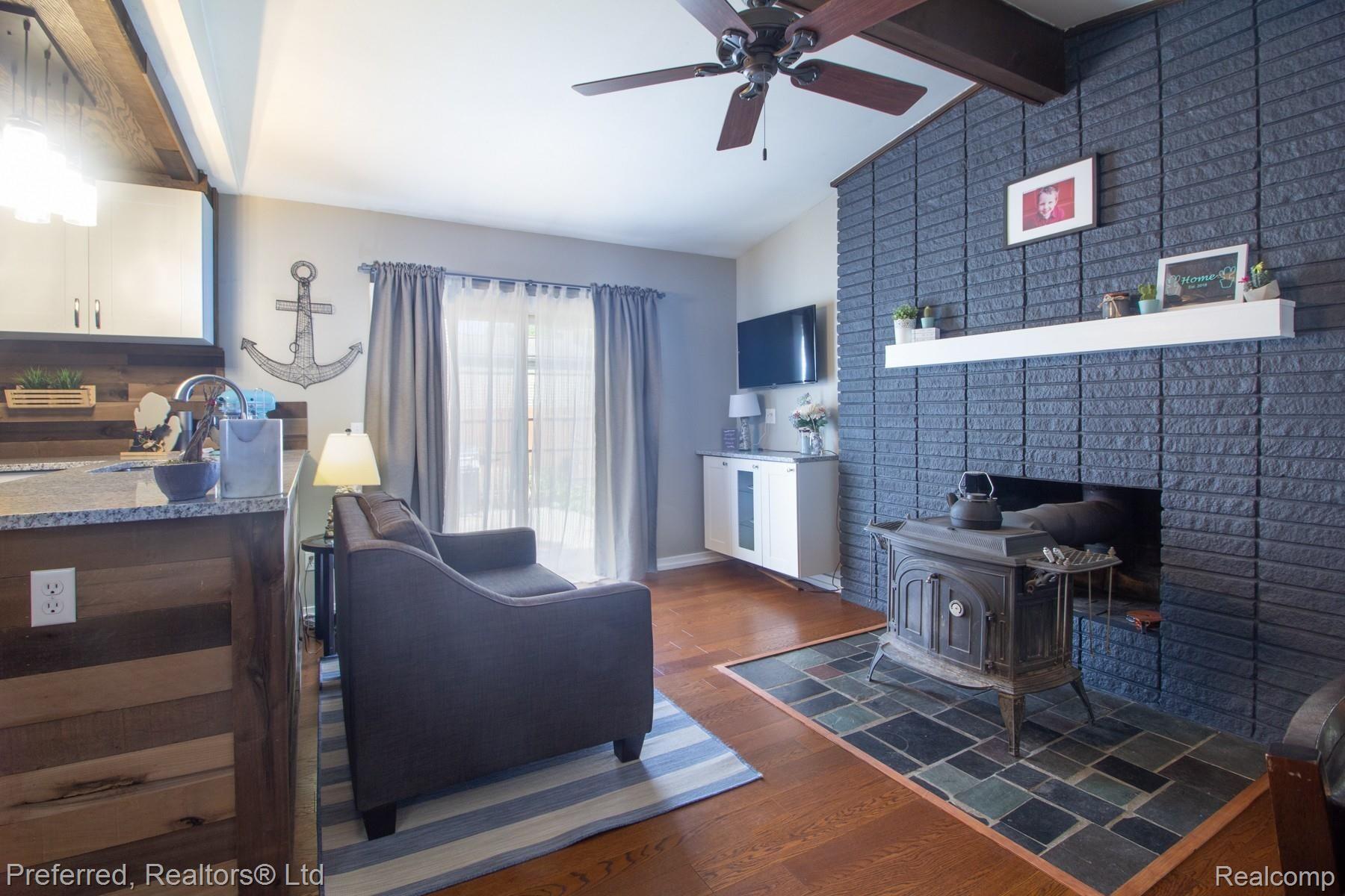 42449 Hanford Road Canton, MI 48187 - Photo 11 of 38 FAMILY ROOM